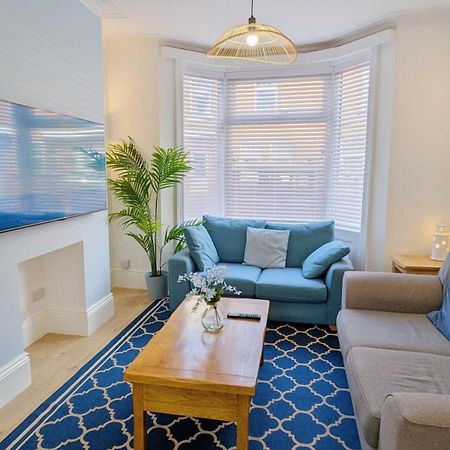 Вилла Sea Breeze House Скарборо Экстерьер фото